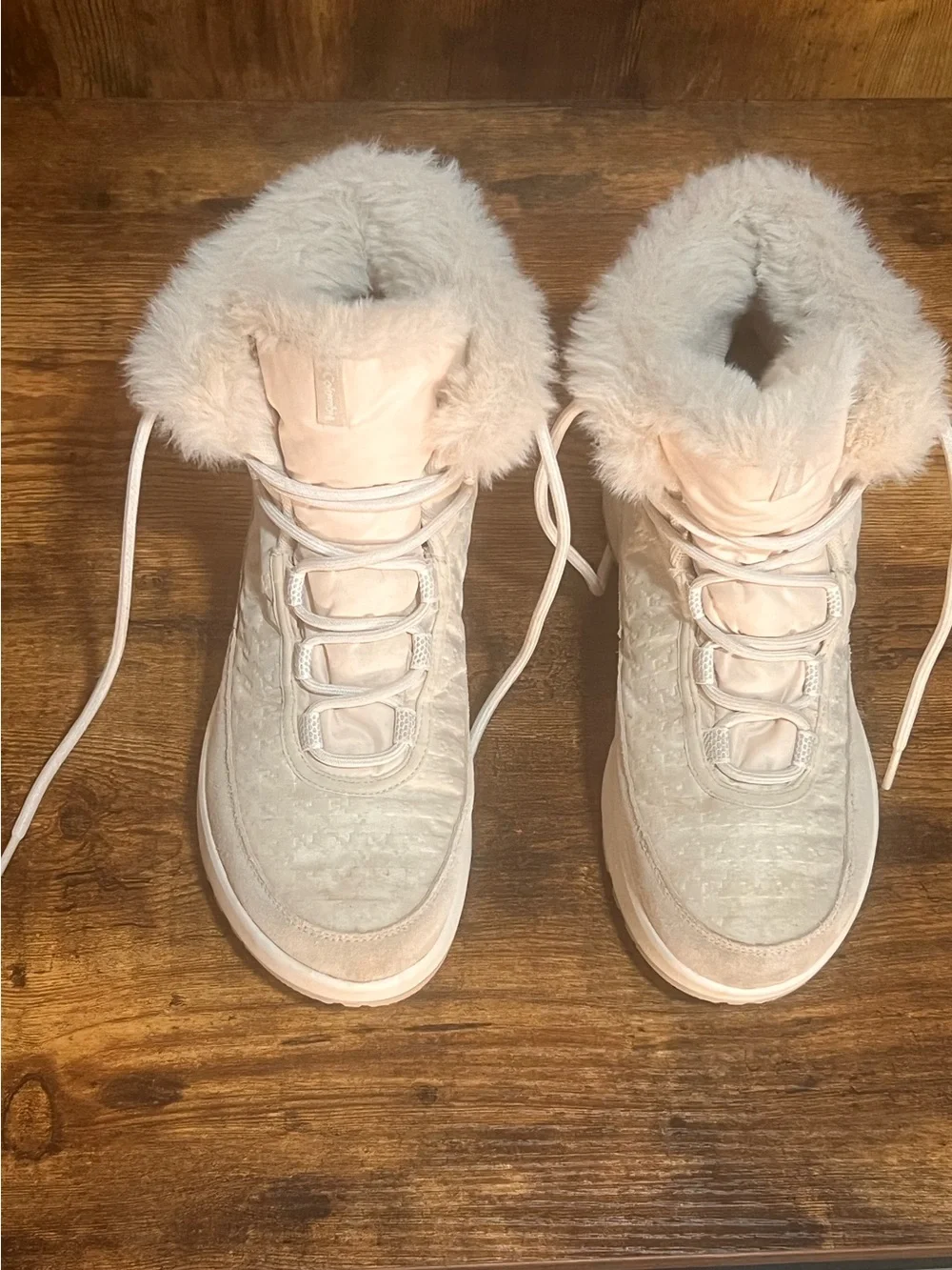 Columbia Women's two tone cream Faux-Fur Winter Lace-Up Boots